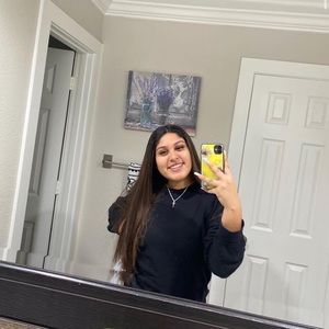 Meet your Posher, Valeria